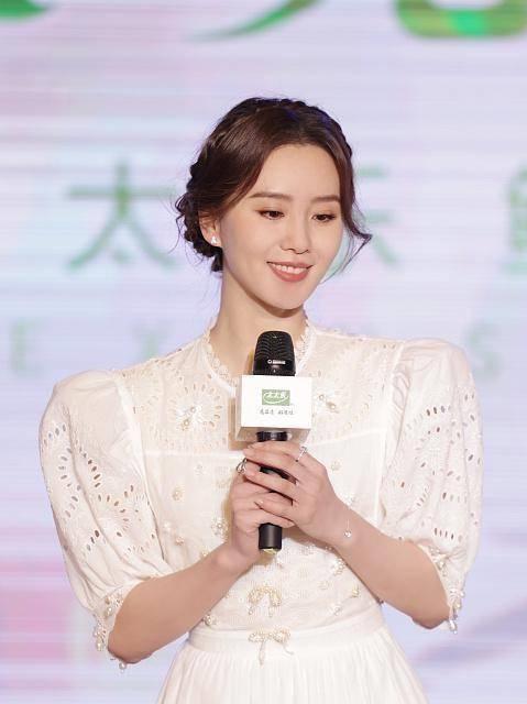 泡泡袖服装的介绍球盟会体育平台(图2)