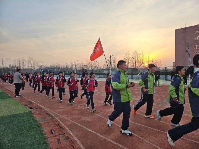 共享——洋湖乡中学阳光大课间观摩活动球盟会体育平台“绳”彩飞扬“羽”乐