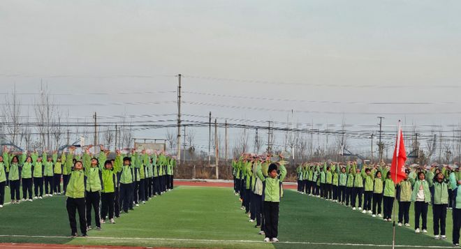 共享——洋湖乡中学阳光大课间观摩活动球盟会体育平台“绳”彩飞扬“羽”乐(图2)