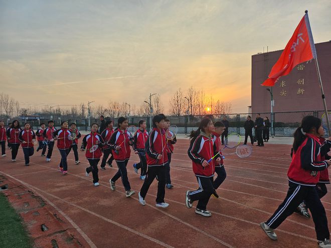共享——洋湖乡中学阳光大课间观摩活动球盟会体育平台“绳”彩飞扬“羽”乐(图3)
